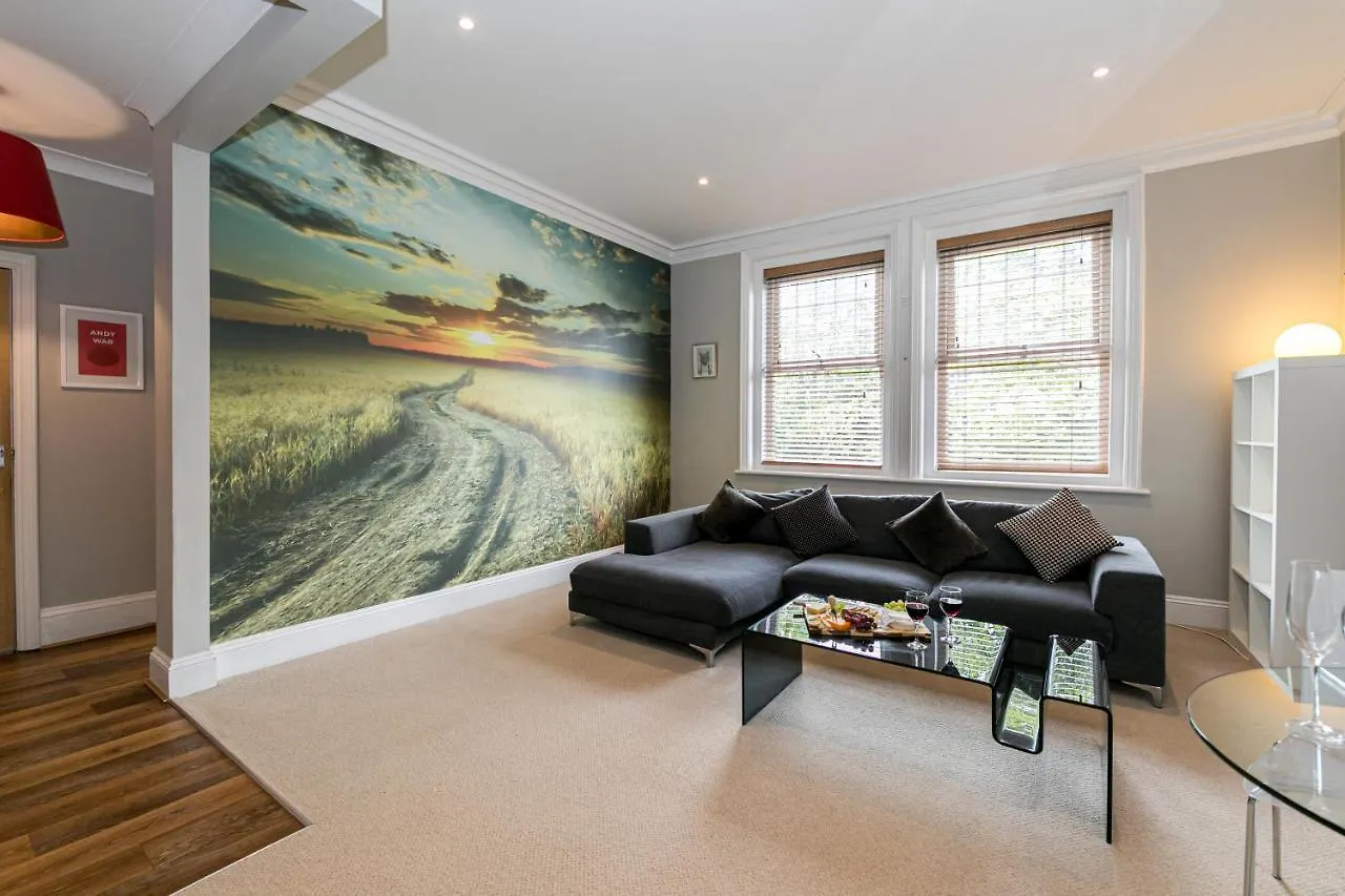 Cosy Urban Oasis - Quirky 2-Bed Town Centre Apartment Bournemouth