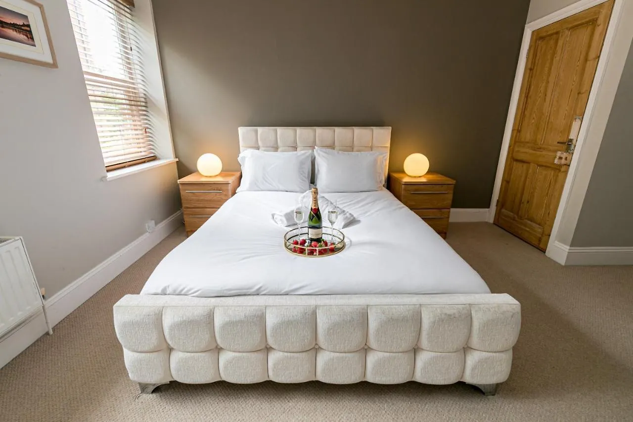 Cosy Urban Oasis - Quirky 2-Bed Town Centre Apartment Bournemouth