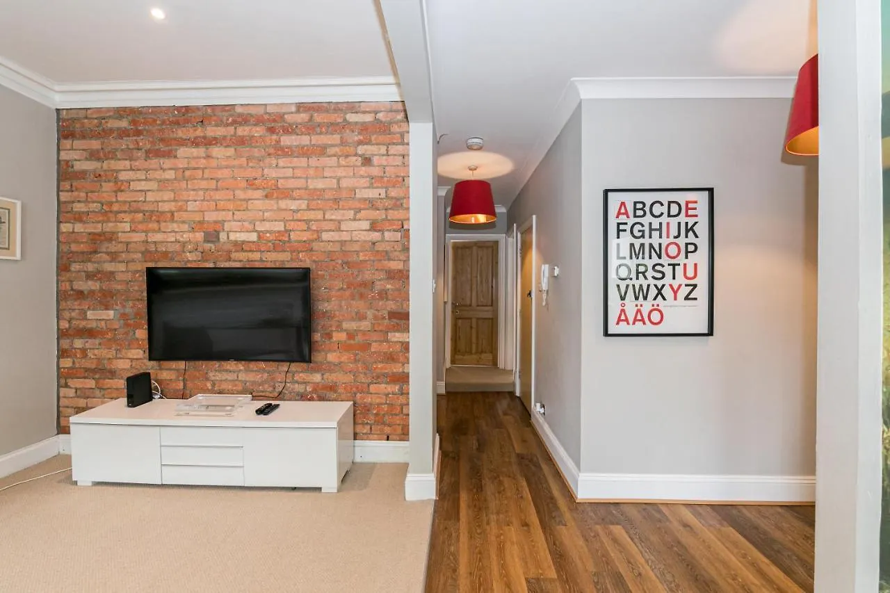 Cosy Urban Oasis - Quirky 2-Bed Town Centre Apartment Bournemouth