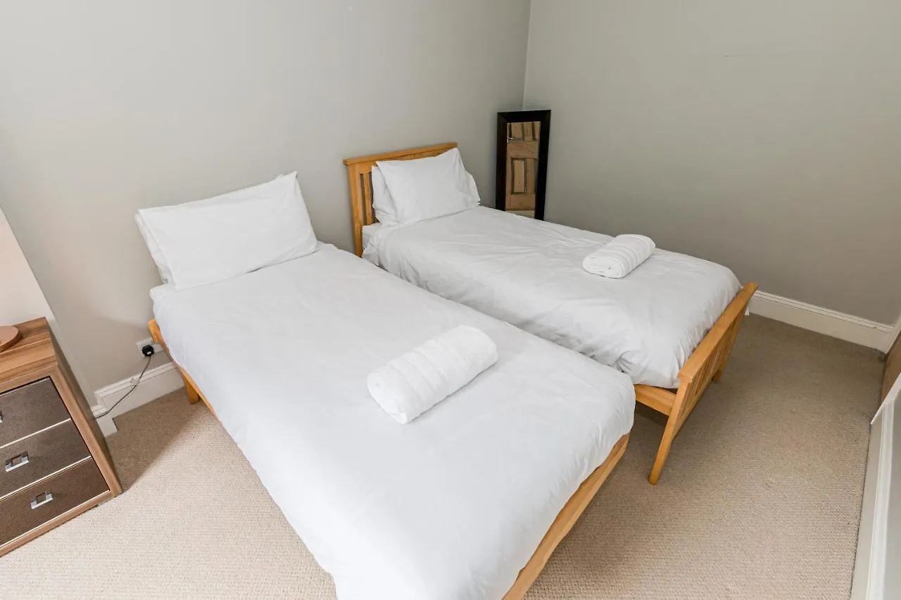 Cosy Urban Oasis - Quirky 2-Bed Town Centre Apartment Bournemouth