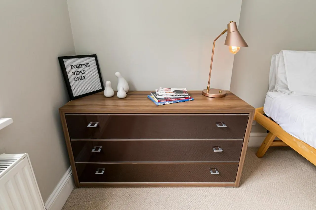 Cosy Urban Oasis - Quirky 2-Bed Town Centre Apartment Bournemouth