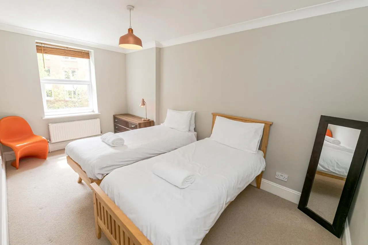 Cosy Urban Oasis - Quirky 2-Bed Town Centre Apartment Bournemouth