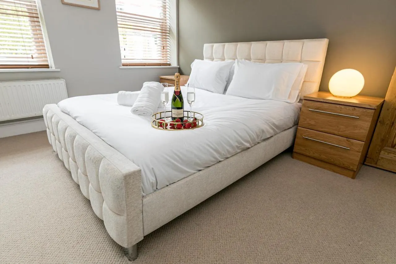Cosy Urban Oasis - Quirky 2-Bed Town Centre Apartment Bournemouth